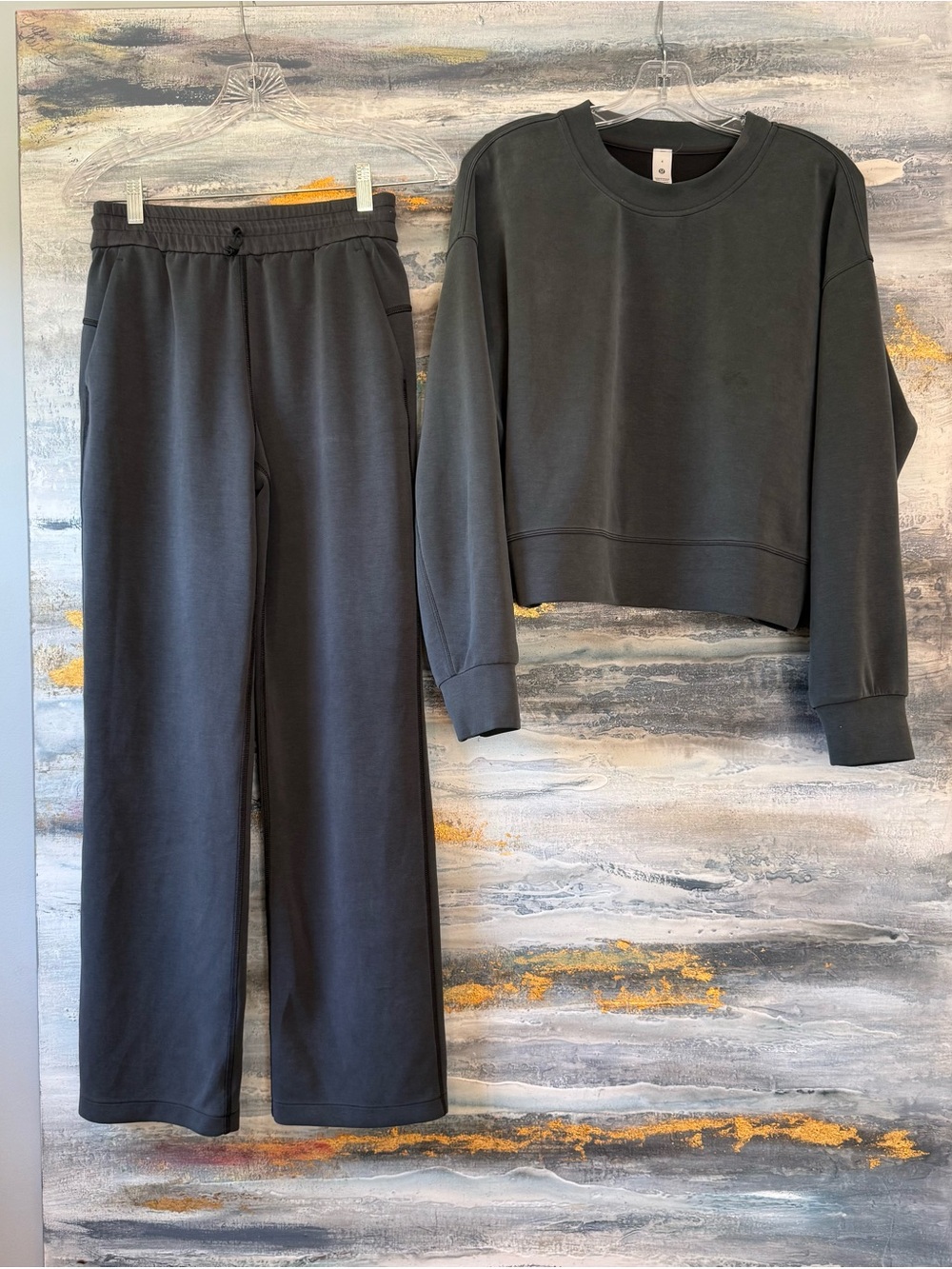 Lululemon Softstream PERFECTLY OVERSIZED CROPPED CREW black and pants size 4